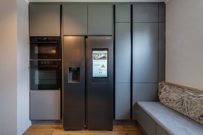Bild von innovativen Schrankelementen zur optimalen Raumnutzung in einer Bauformat-Küche vom Ellerbrock Küchenstudio Hamburg
